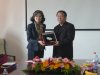 由潘慧玲淡江大學贈予華東師範大學教育研究所所長張萬朋